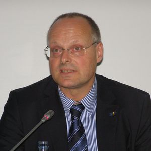 Dr. Olaf Munkelt, Vorstandsvorsitzender der VDMA Fachabteilung Industrielle Bildverarbeitung: „Die europäische Branche der Industriellen Bildverarbeitung bricht alle Rekorde. Laut der aktuellen Marktbefragung des VDMA stieg der Umsatz in diesem Sektor 2014 um 16 % an. Für 2015 gehen die befragten Unternehmen von einem weiteren Wachstum in Höhe von 11 % aus.“