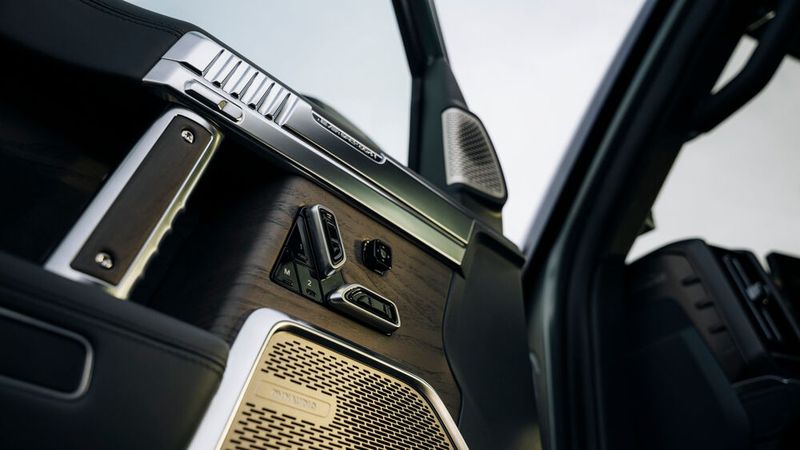 Die Innentürgriffe in Form einer Halbautomatik-Pistole sorgen für Unverständnis. (Bild: Dongfeng)