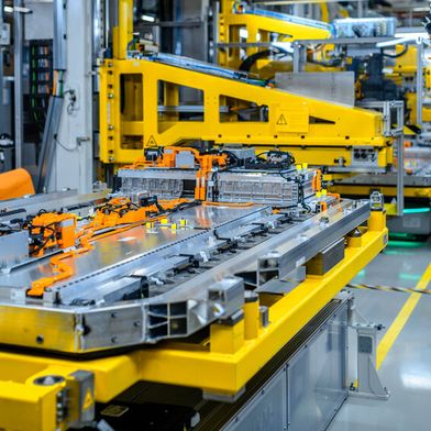 Die Fertigung von Automobilbatterien ist noch eine große Herausforderung für den Standort Europa. (Bild: Mercedes)