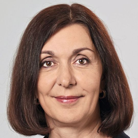 Deutsche Nahrungsmittelmaschinen- und Verpackungsmaschinen sind vor allem im Ausland beliebt: „Dabei profitieren wir einerseits von den anhaltend hohen Investitionen in automatisierte, effiziente und nachhaltige Produktions- und Verpackungstechnologien in den Industrieländern und andererseits von der Wachstumsdynamik in den bevölkerungsreichen Ländern“, sagt Beatrix Fraese, Konjunkturexpertin im VDMA Fachverband Nahrungsmittelmaschinen und Verpackungsmaschinen.(Bild:  Uwe Noelke/VDMA)