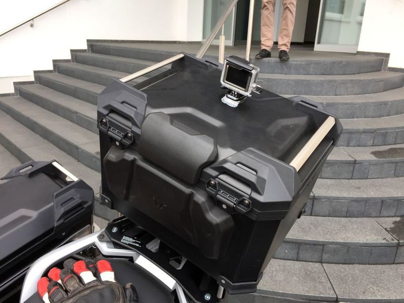 Rund zehn Actioncams sind an den Teilnehmern und ihren Fahrzuegen platziert. Darunter ... (Faust / »kfz-betrieb«)
