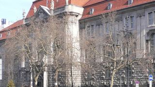 Das Oberverwaltungsgericht Berlin-Brandenburg in der Hardenbergstraße (Bild: Georg Slickers)