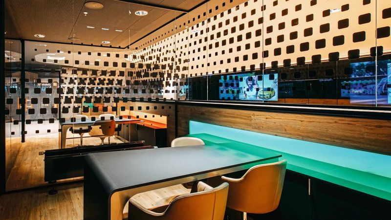 Das Unternehmen hat den Standort seit 2019 umgestaltet und unter anderem neue Beratungsmöglichkeiten geschaffen. (Bild: Gürel Sahin)