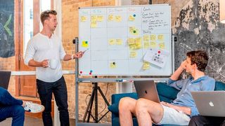 Haben die Mitarbeiter Gestaltungs- und Mitwirkungsmöglichkeiten in der IT, so sind sie bei der Arbeit auch zufriedener. (Bild: austindistel)