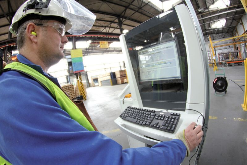 Bild 4: Mit einer MI-Lösung lassen sich Kennzahlen wie die Palettenbewegungen pro Arbeiter in einer Schicht messen, wenn die Produktionsauslastung steigt. (Bild: Apriso)