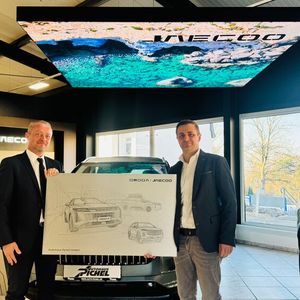 Jeffrey (li.) und Andy Pichel freuen sich über den Markenzuwachs.(Bild:  Autohaus Pichel)