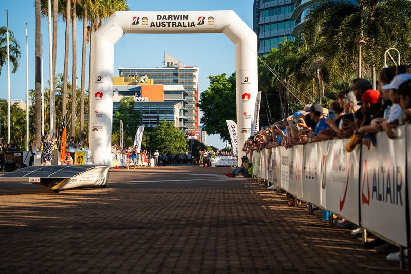 Startschuss in Darwin: Der Covestro Æthon startet von der Pole Position. (Bild: Team Sonnenwagen)