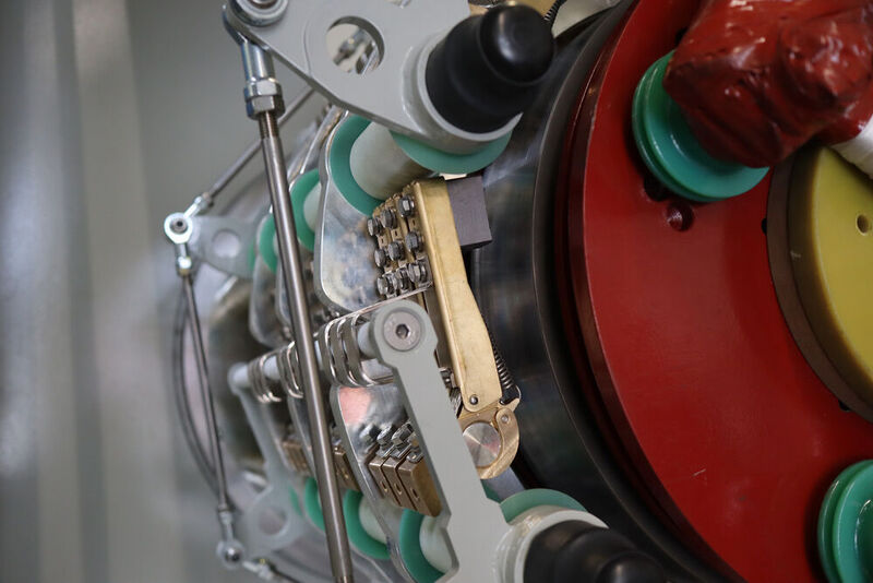 Menzel projektiert und fertigt Schleifringläufermotoren mit Kurzschluss- und Bürstenabhebevorrichtung (KBAV) im praxisbewährten Design komplett aus einer Hand.