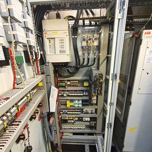 Die alte DCS500-Technik der Baggerpumpe 2. (Bild:  ABB)