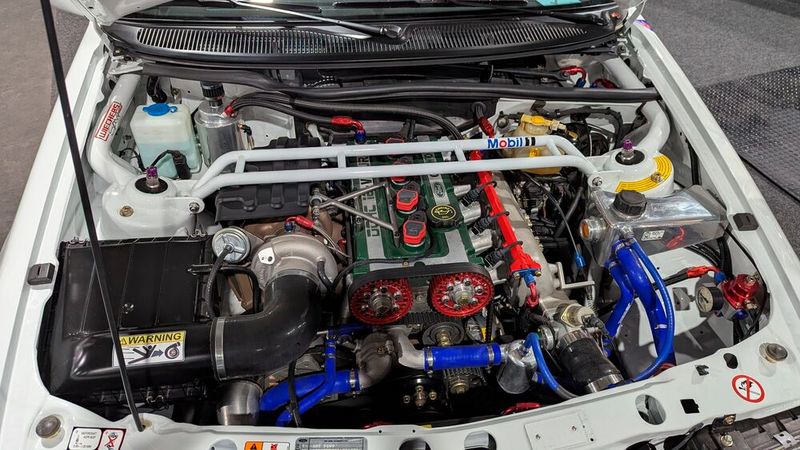 Wie schön der Motorraum eines Fahrzeugs mit Verbrennungsmotor aussehen kann? Na so!  (Bild: Dominsky – VCG)