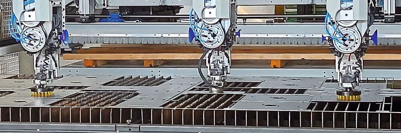 Die Sortieranlagen aus dem Hause Astes4, seit 2018 teil der Mitsubishi-Electric-Gruppe, wurden kontinuierlich schneller, um den immer schnelleren Laserschneidanlagen trotzen zu können. Die Sortieranlagen aus dem Hause Astes4, seit 2018 teil der Mitsubishi-Electric-Gruppe, wurden kontinuierlich schneller, um den immer schnelleren Laserschneidanlagen trotzen zu können.