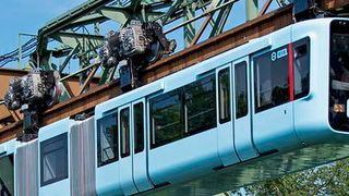 Die neue Wuppertaler Schwebebahn fährt mit einem Schmiersystem von SKF wesentlich leiser als vorher. (Wuppertaler Stadtwerke / Stefan Tesche-Hasenbach)