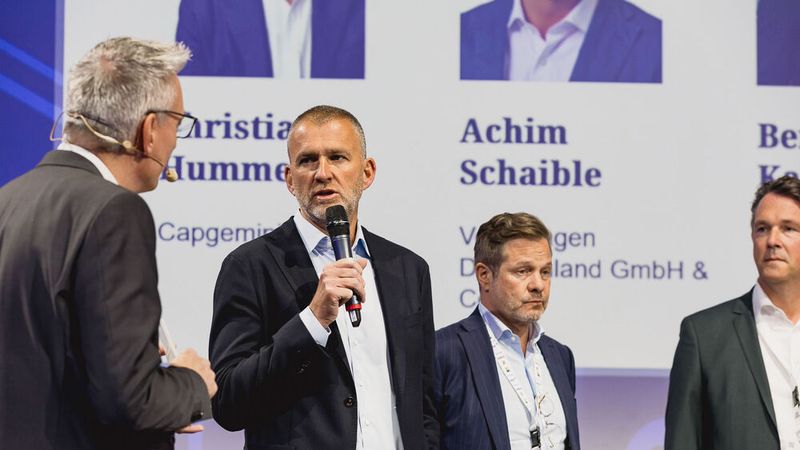 Christian Ach, Leiter Markt Deutschland BMW, erläuterte, warum der Münchner Premiumhersteller am Agenturmodell festhalten will. (Stefan Bausewein)