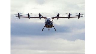 Hier sieht man den elektrisch betriebenen Senkrechtstarter Archer Maker, der als  Flugtaxi dienen soll, nach dem Start. So weit ist das bereits insolvente Unternehmen Lilium aus München nie gekommen. Jetzt wurden alle Lilium-Patente vom Insolvenzverwalter an Archer verkauft ... (Bild: Archer)