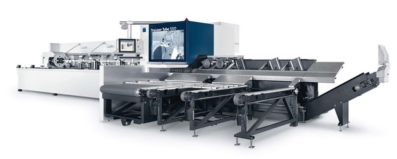 Red Dot Award 2015 - Laserrohrschneidmaschine TruLaser Tube 5000 von Trumpf: Die Laserrohrschneidemaschine TruLaser Tube 5000 ersetzt Fertigungsverfahren wie Sägen, Bohren, Fräsen und Entgraten. Das selbstzentrierende Spannfutter und breite Spannwalzen ermöglichen eine stabile und exakte Führung des Rohrs. Das offene Design mit einer großen Schiebetür sorgt für eine optimale Zugänglichkeit zum Arbeitsbereich. Der weit schwenkbare Arm ermöglicht die individuelle Positionierung des Bedienpanels für Rechts- und Linksbedienung. (Bild: Red Dot)