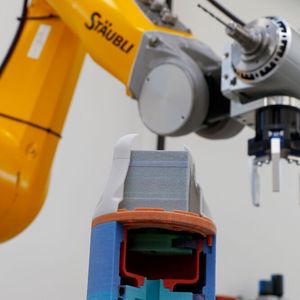 Die Möglichkeiten digitaler Fertigungsprozesse werden in der smarten Fabrik entlang der Wertschöpfungskette eines Getriebemodells gezeigt. 