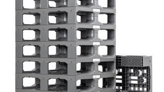 Die Kunststoffpaletten haben alle einen integrierten RFID-Chip. So können sie präzise nachverfolgt werden. (Aldi Süd)