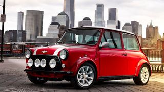 Auf der New York Auto Show 2018 stellte Mini ein kurioses Unikat vor: einen elektrischen Ur-Mini. (BMW)