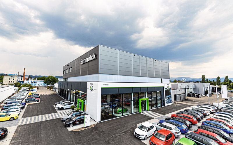 In Emmendingen und Umgebung wurde Schmolck als Mercedes-Händler bekannt. Die Premiummarke wird direkt neben Skoda auf dem gemeinsamen 25.000 Quadratmeter großen Grundstück vermarktet. (Bild: Schmolck)