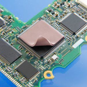 Sarcon Thermal Gap Filler Pads von Fuji Polymer Industries sind  passgenaue, wärmeleitfähige Gele in Mattenform.