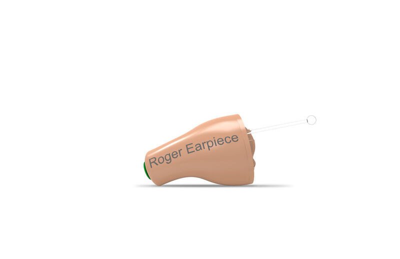 Voici la mini oreillette Roger de Phonak, pratiquement invisible et utilisée par les grands de ce monde. (Phonak)