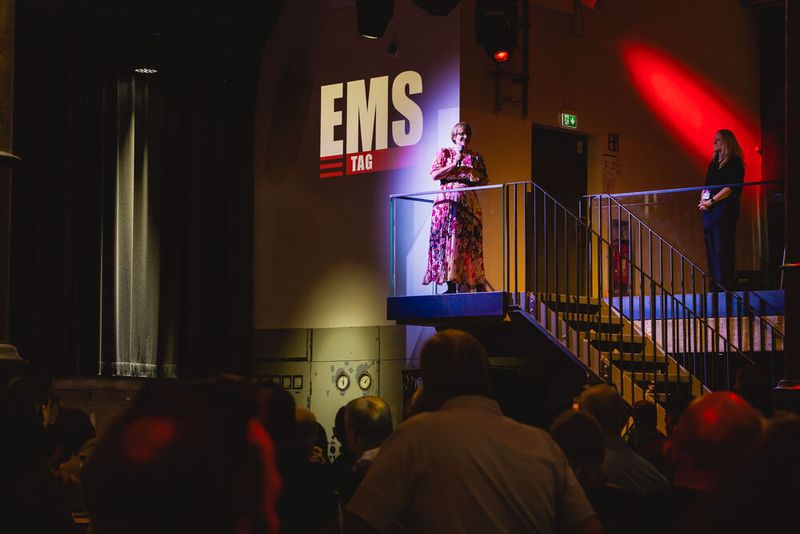 Impressionen vom 24. Würzburger EMS-Tag: Im Mittelpunkt standen aktuelle Branchenthemen, praxisnahe Impulse und insbesondere der persönliche Austausch innerhalb der EMS-Community. (Bild: Stefan Bausewein)