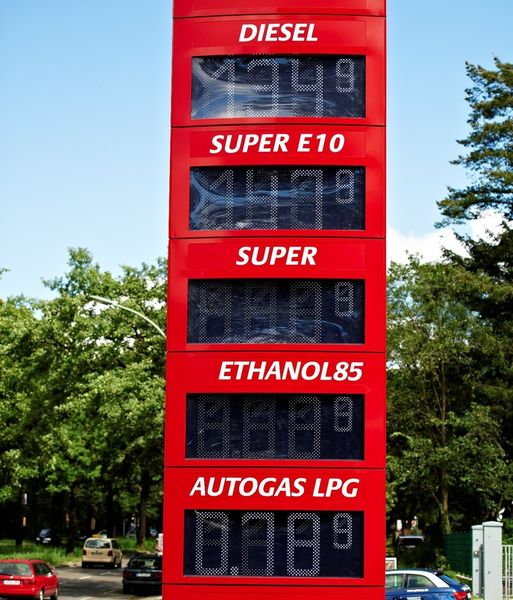 Kommt jetzt der Bioethanol-Boom? Preistafel mit E10 und E85 (Bild: BDBe)