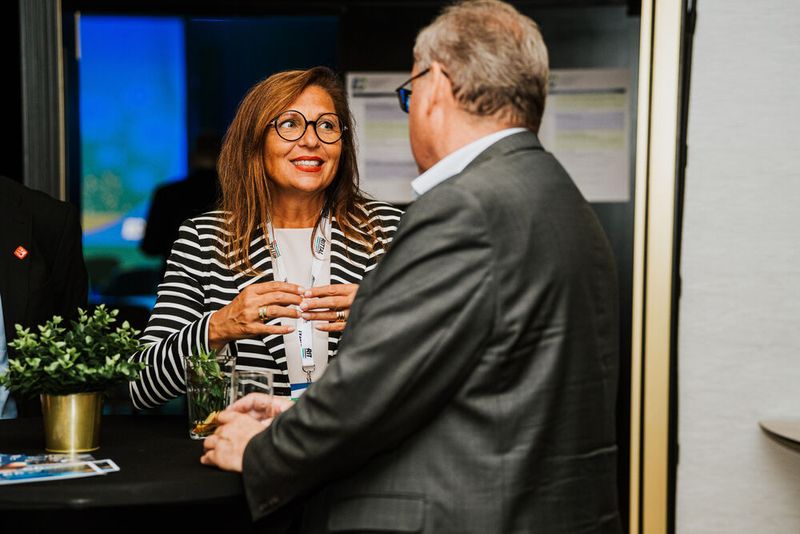 Während der Kaffee­pause gab es neben Getränken und Snacks auch Networking. (Bild: Vogel IT-Akademie)