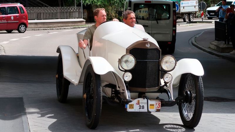 Die gesamte Historie der ursprünglichen Herkomer Konkurrenz und ihrer Wiederbelebung ist auf der Website www.herkomer-konkurrenz.de/historie nachlesbar. Der im Bild festgehaltene offene Zweisitzer ist ein 1918er Benz 8-20. Sein Vierzylinder verfügt über 2,1 Liter Hubraum. (Bild: Diehl)