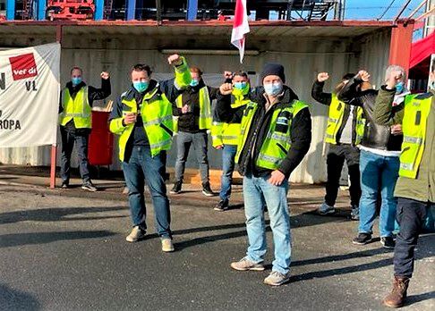 Letzte Woche haben die Hafenarbeiter der großen Nordseehäfen in Deutschland 24 Stunden gestreikt. Das war lange nicht mehr da. Jetzt laufe die Arbeit wieder normal, doch so richtig einig sei man sich bei den Tarifverhandlungen noch nicht... Letzte Woche haben die Hafenarbeiter der großen Nordseehäfen in Deutschland 24 Stunden gestreikt. Das war lange nicht mehr da. Jetzt laufe die Arbeit wieder normal, doch so richtig einig sei man sich bei den Tarifverhandlungen noch nicht...