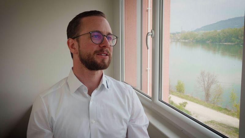 Tobias Herrmann, Vertriebsingenieur bei Envirofalk Pharmawatersystems: „Wenn eine pharmazeutische Wasseraufbereitung unter extremem Zeitdruck erneuert werden muss und die Produktion kaum stillstehen darf, zählt jede Entscheidung. Solche Projekte gelingen nur durch präzise Ingenieursarbeit und echte Partnerschaft.“ (Bild: Envirofalk)