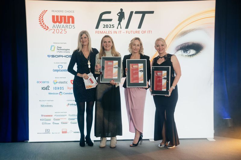 Die Gewinnerinnen aus dem Bereich »Women in eHealth « | Kategorie »CxO«. Daniela Aufermann (Silber), Stefanie Englbrecht (Gold) und Lilia Waehlert (Platin). (Bild: Manuel Emme Fotografie)
