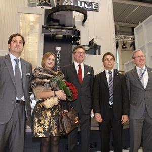 Vier Geschäftsführer und die Sopranistin Ainhoa Arteta bei der Einweihung des Bimatec-Sora-luce-Technologiezentrums.