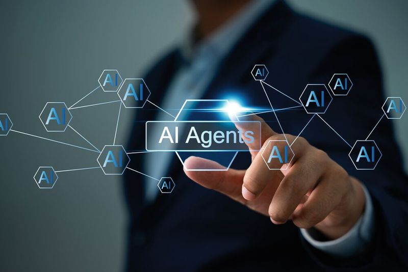 Agentic AI refers to systems that not only evaluate information, but can also derive action steps from it and support operational processes.(Picture: © GamePixel - stock.adobe.com)
