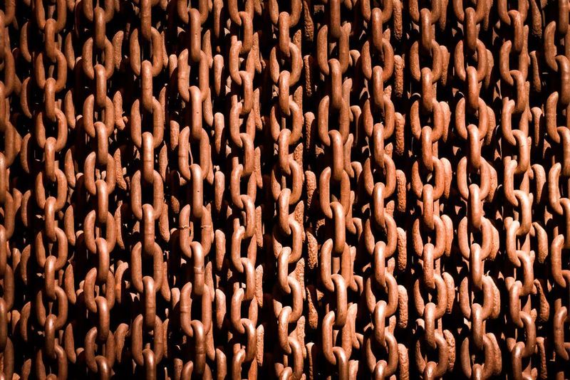 Bis 2021 werden mindestens 25 Prozent der Global-2000-Unternehmen im großen Stil Blockchain-Dienste als Grundbaustein für ihre digitale Vertrauensstrategie einsetzen. Die Blockchain soll digitales Vertrauen schaffen. Sie sorgt für einen richtigen Wissensstand, eine klar definierte Wertübertragung und schnellere Forderungsbegleichungen. (Pixabay)