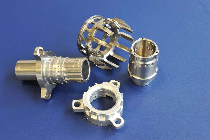 Präzise Werkzeuge und Werkzeugteile, die bei Admedes Schuessler fast immer aus Edelstahl bestehen und dazu dienen, ... (Bild: Kern Microtechnik)
