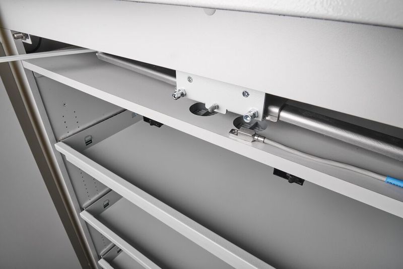 Abb.2: Verschiedene Sensoren, im Bild ein Temperatursensor, überwachen Parameter wie Füllstand, Temperatur oder den Status der Türöffnung. (Düperthal)