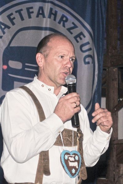 Jürgen Sangl ist bundesweit bekannter Elektroautospezialist.  (Bild: Zietz/»kfz-betrieb«)