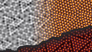 Die Struktur der Aluminiumoxid-Oberfläche wurde mit berührungsloser Rasterkraftmikroskopie und computergestützter Modellierung bestimmt. (Bild: Johanna Hütner, David Kugler, Jan Balajka)