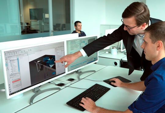 Bei der virtuellen Inbetriebnahme kann dank des früh möglichen Informationsaustauschs zwischen den verschiedenen Disziplinen – Mechanik, Elektrik und Software – die Abstimmung strukturierter ablaufen.  (Bild: ISG-Industrielle-Steuerungstechnik)