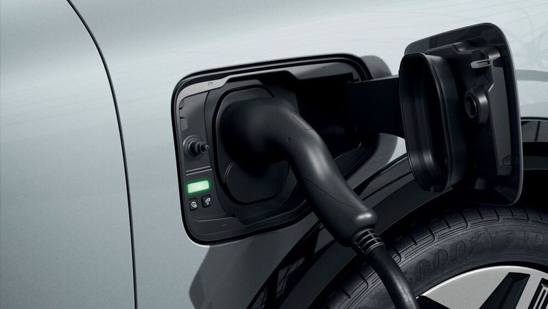 Ab dem 1. Januar 2024 gibt es für Privatkäufer kleinerer E-Autos nur noch 3.000 statt 4.500 Euro „Umweltprämie“.(Bild:  BMW)