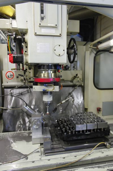 Rectifieuse Hauser par coordonnées pour la rectification des chambres des corps de pompes. (Source : MSM)