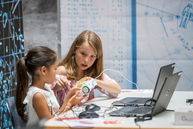 Die Scientifica 2023 lädt Gross und Klein an das grosse Wissenschafts-Festival zum Mitdiskutieren und Mitmachen ein. (Bild: ETH Zürich)