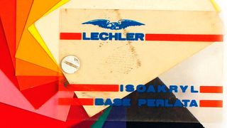 Für beeindruckende 18.400 Euro erwarb jemand diesen Farbfächer mit insgesamt 38 Lackmustern für Sportwagen wie Lamborghini, Ferrari, Maserati u. a. (Bild: Autmobilia-Ladenburg)