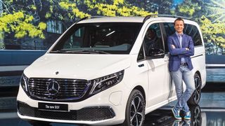 Mit der neuen Großraumlimousine EQV will Mercedes Benz alltagstaugliche E-Mobilität bieten. (Bild: © Daimler AG)