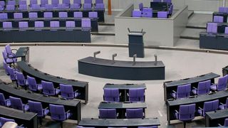 Die Möglichkeit für einen Verband seine Interessen in politische Entscheidungsprozesse offen und transparent einzubringen, ist ein wichtiger Baustein der parlamentarischen Grundordnung, so der VCI.  (VCI)