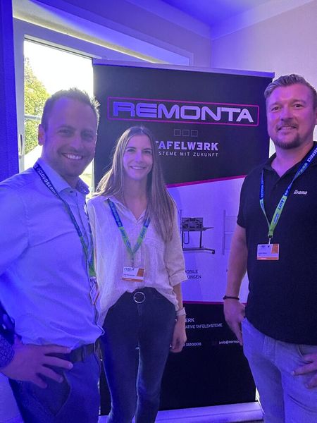 (v. l.) Andreas Stöver, Lisa Kunzmann (beide Remonta) und Lukas Kalisz (iiyama) stellen eine Zusammenarbeit mit iiyama vor. (Bild: Vogel IT-Medien)