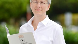 Irina Bremerstein, Geschäftsführerin der RAL Gütegemeinschaft Wertstoffkette PET-Getränkeverpackungen, ist sicher: „Wir setzen jetzt ein klares Zeichen in Sachen Nachhaltigkeit. Mit einem hohen Anteil an Recyclingmaterial wird die Ökobilanz von PET-Verpackungen noch vorteilhafter ausfallen.“  (RAL Gütegemeinschaft)