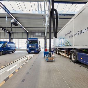 Herzstück des neuen Logistik und Fuhrpark Centrums ist die Nutzfahrzeug-Werkstatt mit einer großen Modernisierungs-Halle.