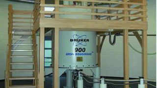 Das 900 MHz NMR-Spektrometer am Bayerischen NMR-Zentrum in Garching.  (Bild: Helmholtz-Zentrum München)